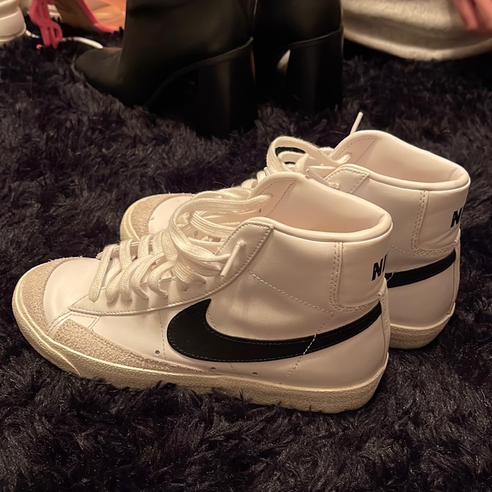 Nike blazers black and white